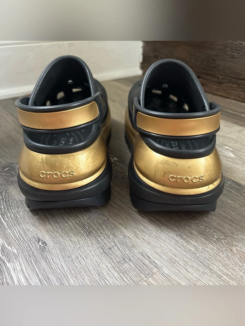 Crocs Mega Crush Metallic Clogs Black & Gold Platform Slip-On Shoes Sz M 8/W 10